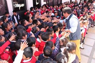 Entrega alcalde de Contla juguetes por el “Día de Reyes” imagen 1