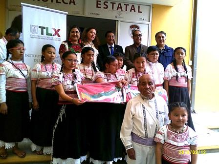 Coro Voces Yumhu recibió Insignia Nacional