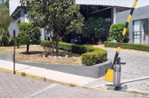 Sujeto recibe tres impactos de arma de fuego y pide ayuda en la clínica del ISSSTE de Tizatlán