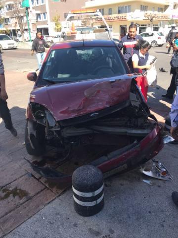 Ambulancia de la SESA provoca accidente en Apizaco imagen 1