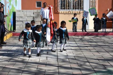 Hacen entrega de uniformes escolares en Secundaria Juan Cuamatziz en Teolocholco imagen 7