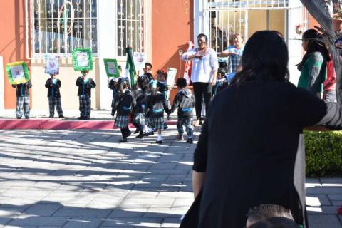 Hacen entrega de uniformes escolares en Secundaria Juan Cuamatziz en Teolocholco imagen 18