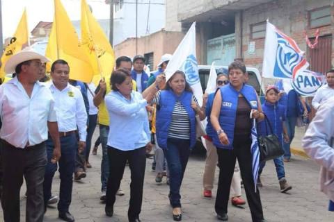 Más de mil personas acompañan a Dulce Mastranzo en SPM imagen 1