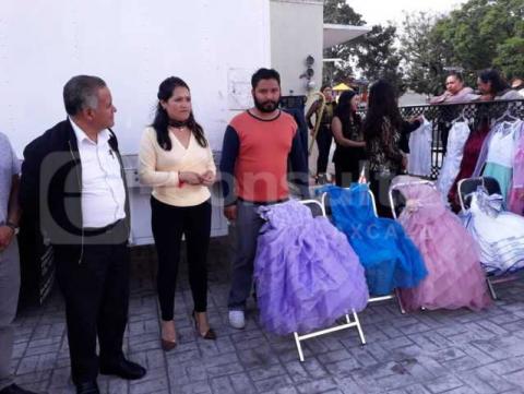 Alcalde fortalece la economía de 9 familias con un curso de alta costura imagen 2