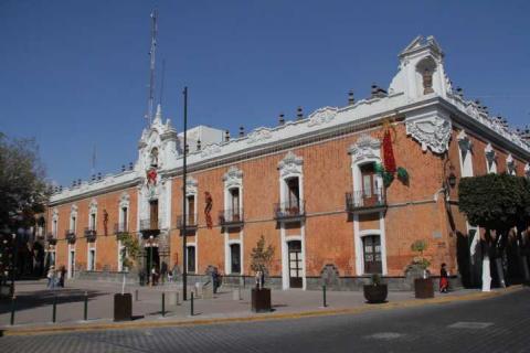 Gobierno niega ajustes inmediatos en su gabinete pese a rumores