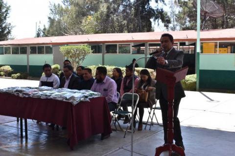 Hacen entrega de uniformes escolares en Secundaria Juan Cuamatziz en Teolocholco imagen 21