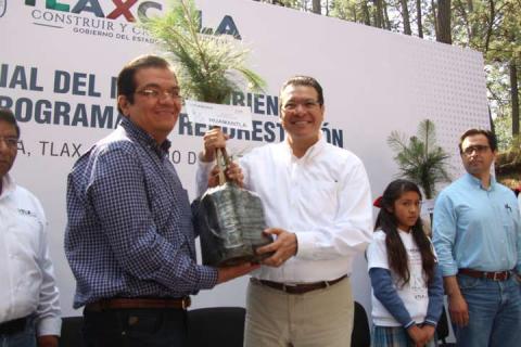 El gobernador inicia programa de reforestación 2017 en la Malinche imagen 1