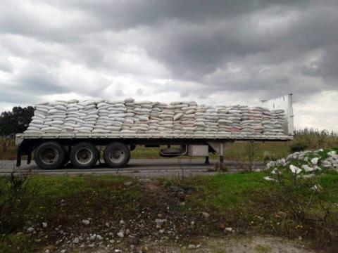 Elementos de la CES aseguraron bultos de fertilizante en Calpulalpan