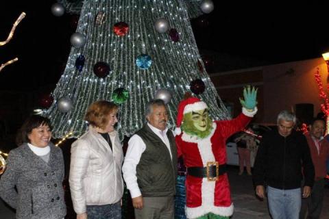 Con el encendido del Árbol de Navidad sirva para que reflexionemos: alcalde imagen 2
