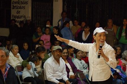 Privilegia Adriana Dávila propuestas y acercamiento con la gente que “guerra sucia” imagen 1