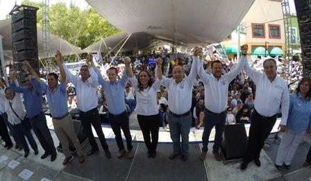 Mega cierre de Adriana Dávila, más de 35 mil la respaldan imagen 1