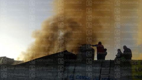 Fuerte incendio en un taller mecánico causa temor entre pobladores de Ixtacuixtla imagen 12