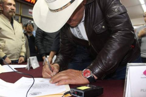 Pepeluche ridiculiza a Marianito y ya tiene Constancia de Mayoría imagen 2