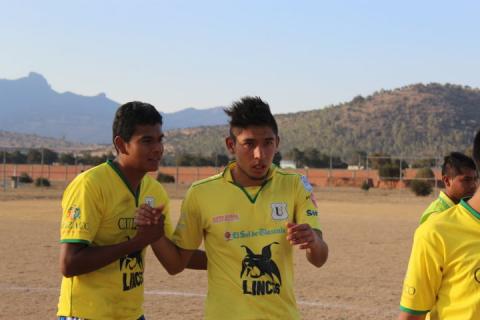 Luis de la Rosa ha tomado control de la defensa y se ha posicionado como capitán de Tercera División.