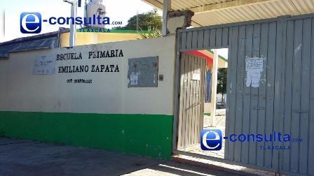 Piden intervención del gobierno estatal para evitar desalojo en primaria