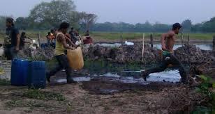 Enfrentamiento entre "huachicoleros" y policías de Pemex