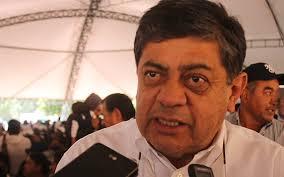 Secretario Pinocho se enoja porque lo exhiben por inepto