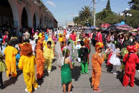 Con desfile cívico conmemoran natalicio de Benito Juárez en Calpulalpan imagen 15