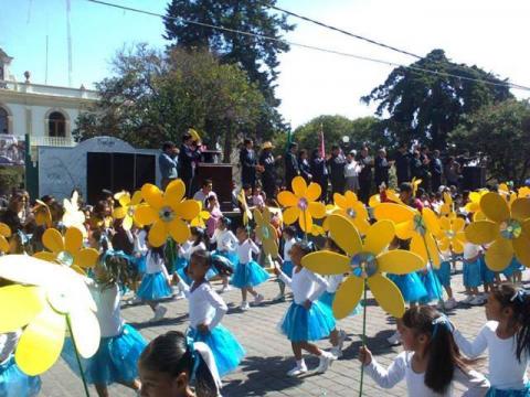 Con desfile cívico conmemoran natalicio de Benito Juárez en Calpulalpan imagen 8