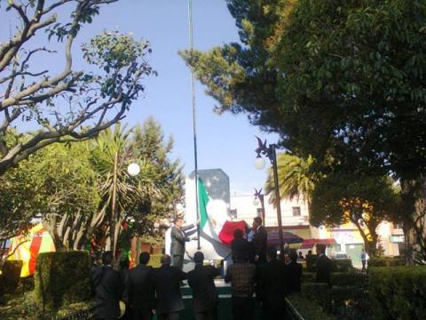 Con desfile cívico conmemoran natalicio de Benito Juárez en Calpulalpan imagen 6
