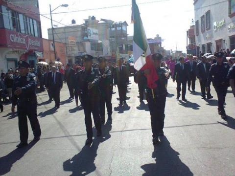 Con desfile cívico conmemoran natalicio de Benito Juárez en Calpulalpan imagen 2