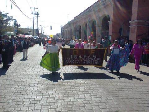 Con desfile cívico conmemoran natalicio de Benito Juárez en Calpulalpan imagen 3