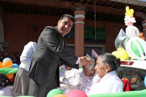 Con desfile cívico conmemoran natalicio de Benito Juárez en Calpulalpan imagen 4