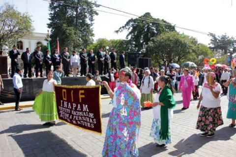 Con desfile cívico conmemoran natalicio de Benito Juárez en Calpulalpan imagen 11