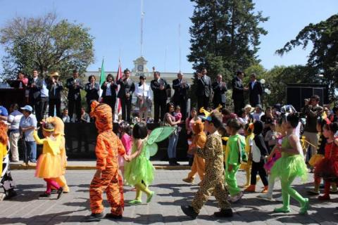 Con desfile cívico conmemoran natalicio de Benito Juárez en Calpulalpan imagen 13