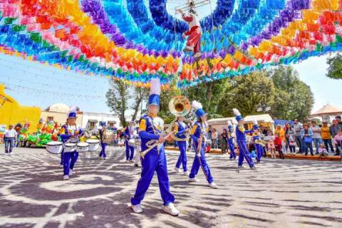 Premiará Gobierno de Huamantla a tres destacadas primarias por su participación en el desfile de primavera imagen 8