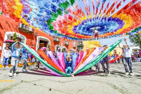 Premiará Gobierno de Huamantla a tres destacadas primarias por su participación en el desfile de primavera imagen 9