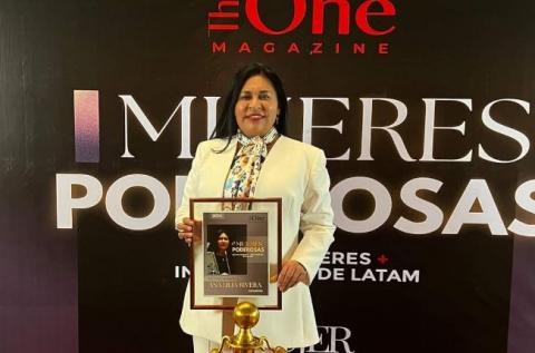 Recibe Ana Lilia Rivera el reconocimiento The One las 30 Mujeres más Poderosas de LATAM