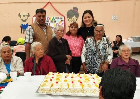 Reconocen valor de adultos mayores en la capital imagen 1