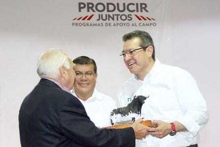Encabeza gobernador Mena celebración del Día del Ganadero imagen 1