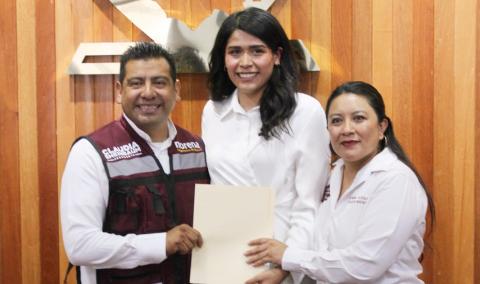Formaliza Diana Torrejón aspiraciones por la alcaldía de Tlaxco