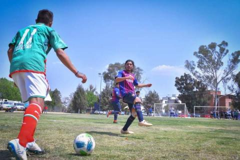 Arranca tercer torneo de fútbol convocado por el ayuntamiento de Apetatitlán imagen 4