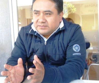 Va César Fredy por más trabajo para su distrito