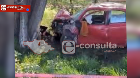 Se duerme al volante y encuentra la muerte; joven se estrella contra un árbol en Atlangatepec