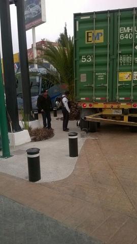 Son constantes los accidentes en la rotonda de la maquinita imagen 7