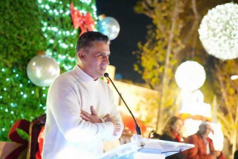Alfonso Sánchez enciende el árbol navideño y llama a promover ambientes de paz en Tlaxcala imagen 1