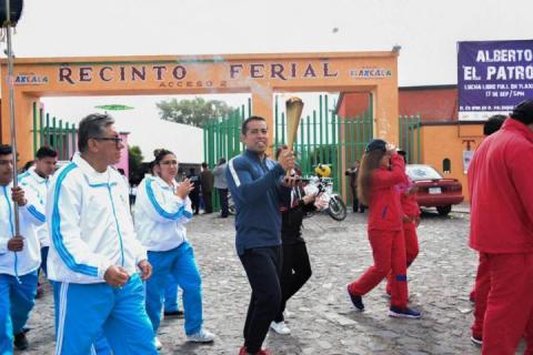 Ayuntamiento de Tepeyanco traslada el fuego simbólico de las fiestas patrias imagen 1