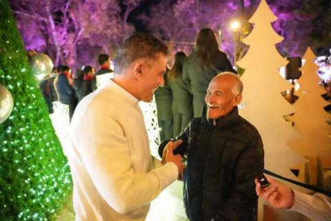 Alfonso Sánchez enciende el árbol navideño y llama a promover ambientes de paz en Tlaxcala imagen 4