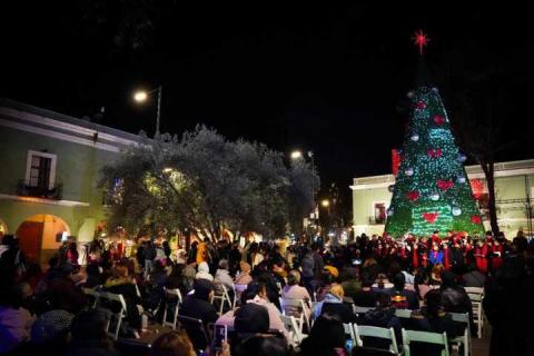 Alfonso Sánchez enciende el árbol navideño y llama a promover ambientes de paz en Tlaxcala imagen 6