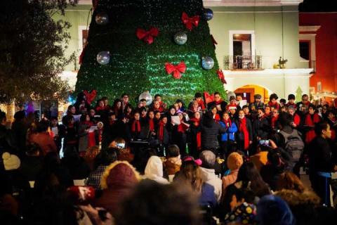Alfonso Sánchez enciende el árbol navideño y llama a promover ambientes de paz en Tlaxcala imagen 8