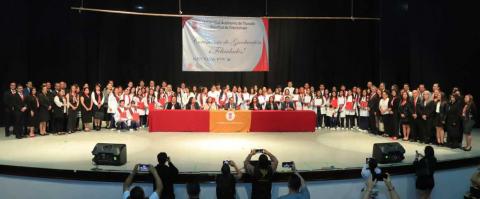 Preside Rector graduación de nuevos cirujanos dentistas comprometidos con el bienestar y la salud bucal