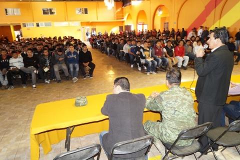 Cientos de jovenes chiautempenses participan en sorteo para el servicio militar imagen 2