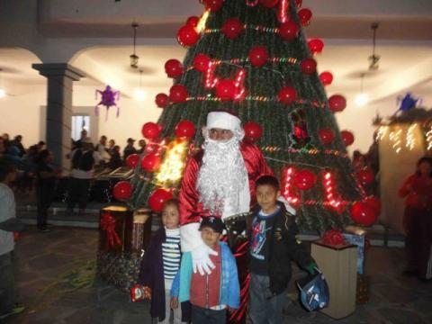 Encienden árbol navideño en Tzompantepec imagen 4
