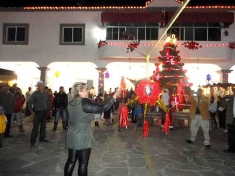 Encienden árbol navideño en Tzompantepec imagen 5