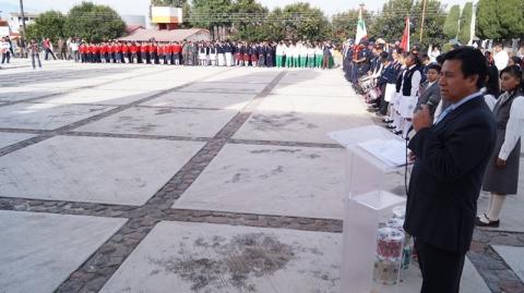 Alcalde chiautempense entrega apoyos diversos a escuelas de Cuahuixmatlac imagen 3