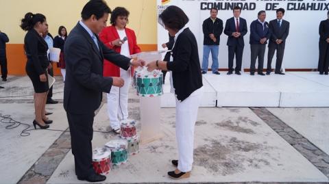 Alcalde chiautempense entrega apoyos diversos a escuelas de Cuahuixmatlac imagen 4